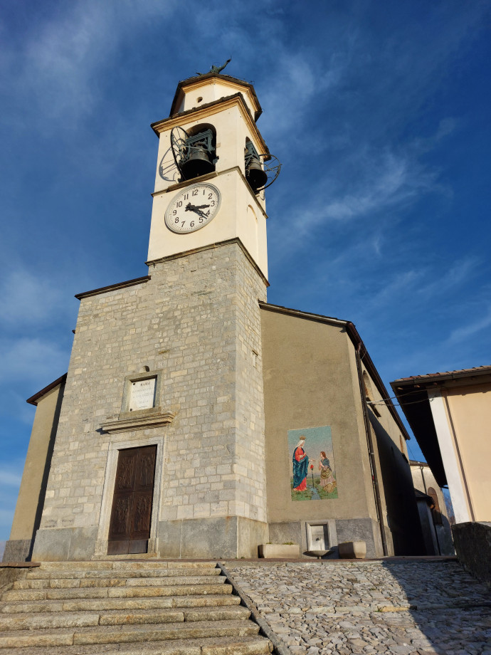 Visita guidata alla Chiesa di Santa Maria, Chiesa di San Giorgio e resti del Castello a Pellio Superiore