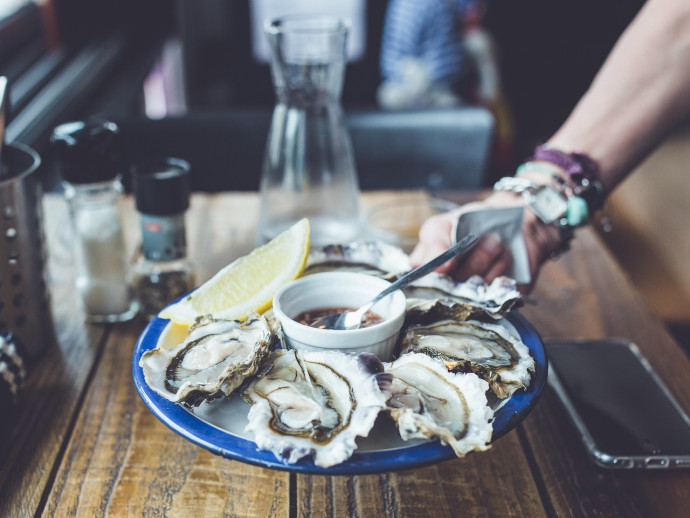 Fish and bubbles - Aperitivi con ostriche, cruditè e fritto misto