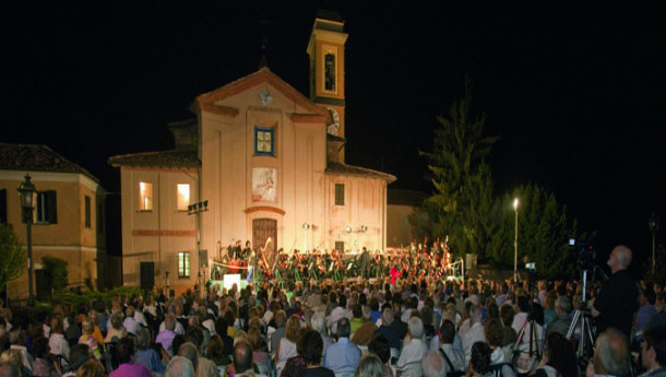 Canzoni senza tempo a Montecalvo Versiggia