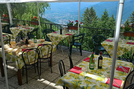 Castagnata, gara di bocce, pranzo in capanna