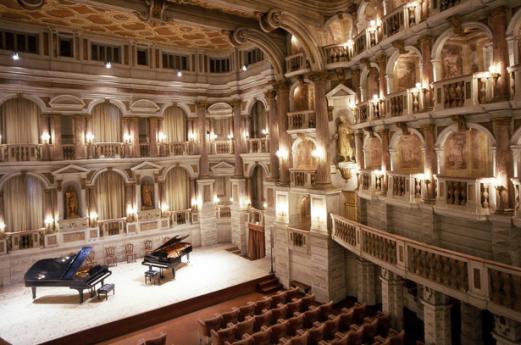 Theaters Mantua, experiences in Lombardy