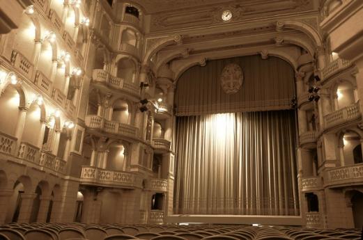 Theater in Pavia, Lombardei zum Besichtigen