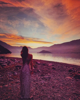 PHOTOGRAPHS AT SUNRISE OR SUNSET ON LAKE COMO