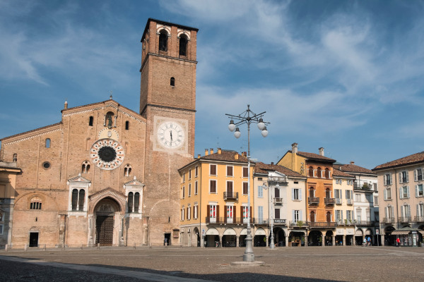 Lodi al sole: l'estate illumina la città