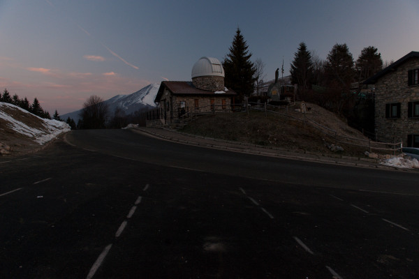 Alle prime luci dell'alba è visibile l'Osservatorio