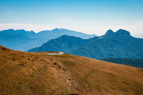 Vista sui Corni di Canzo da Terrabiotta