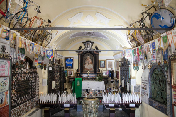Interno del Santuario (ph: Museo del Ghisallo)